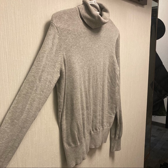 H&M gray turtleneck - Picture 3 of 3